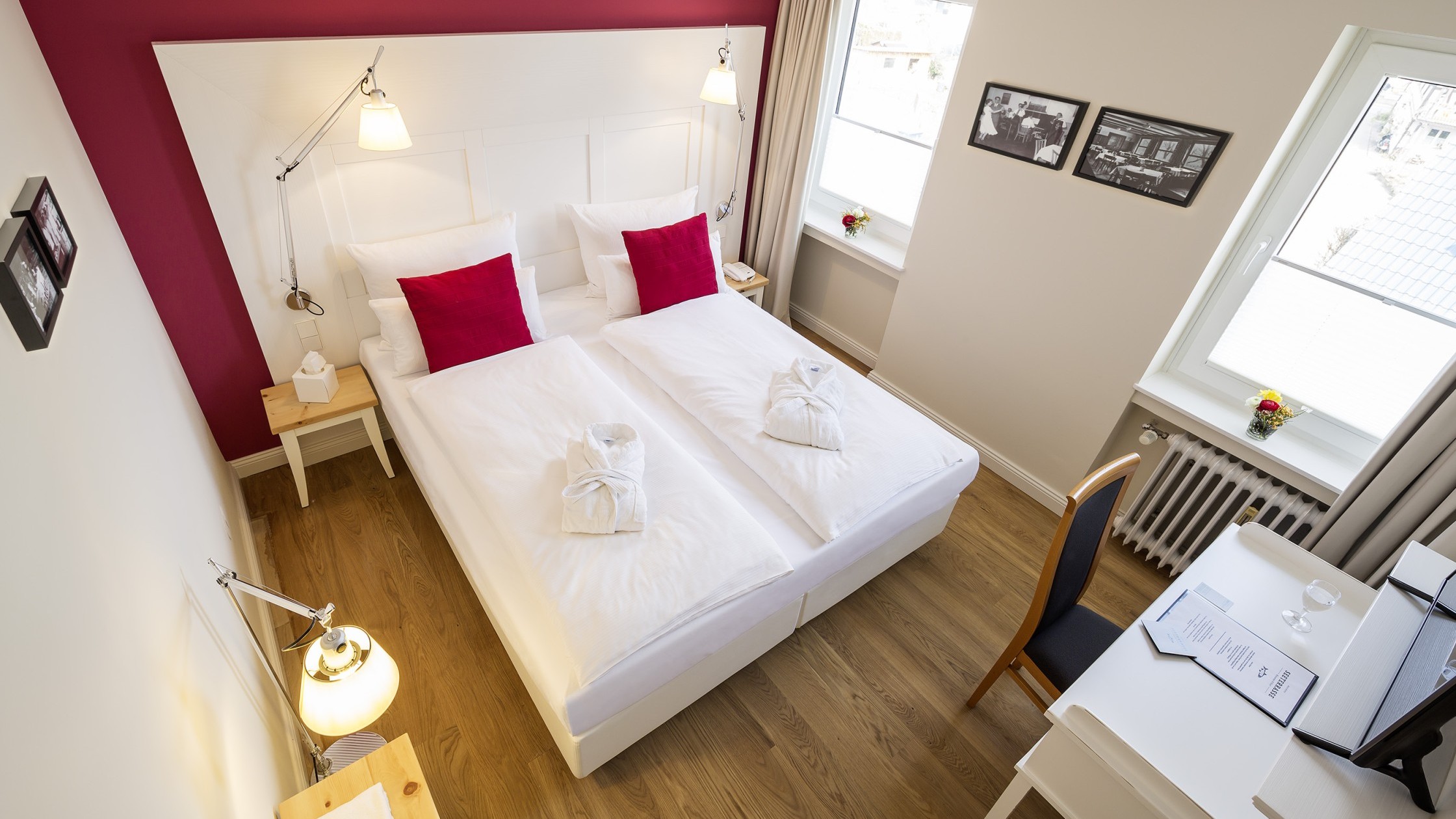 Small double room bed